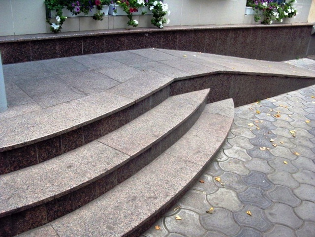 ступени из гранита